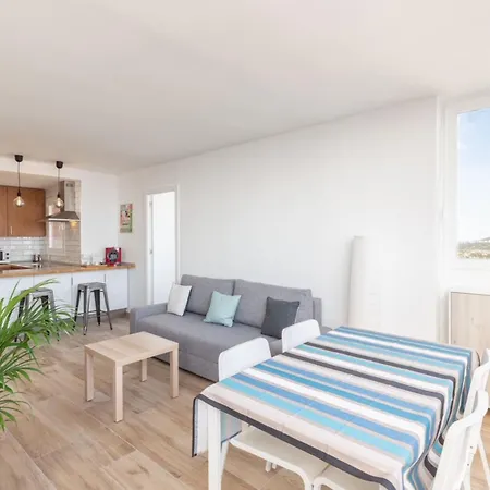 Luminoso Con Vistas Al Mar En Apartment