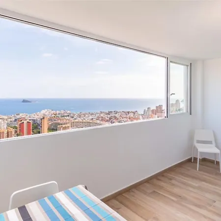Luminoso Con Vistas Al Mar En * Benidorm