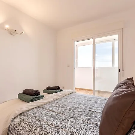 Luminoso Con Vistas Al Mar En Apartament